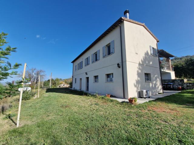 Casa indipendente con giardino in vocabolo colle 6, Alviano