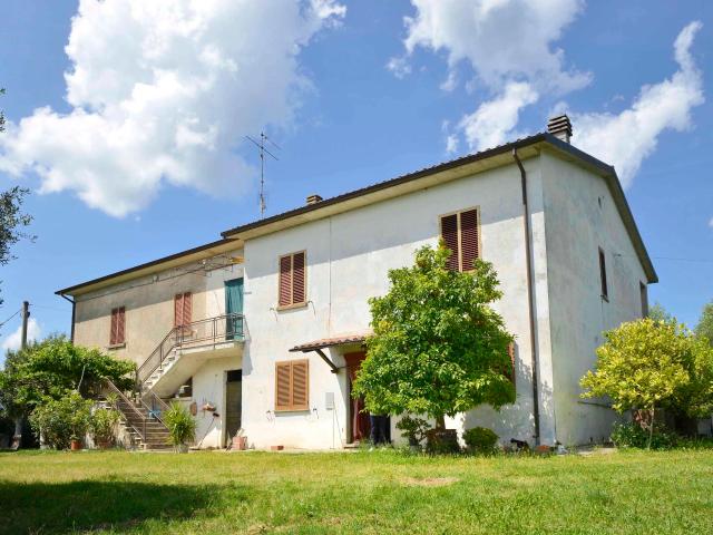 Casa indipendente con giardino in vocabolo copio, Baschi