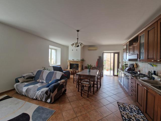 Casa indipendente con giardino in vocabolo cerquelasce, Lugnano in Teverina