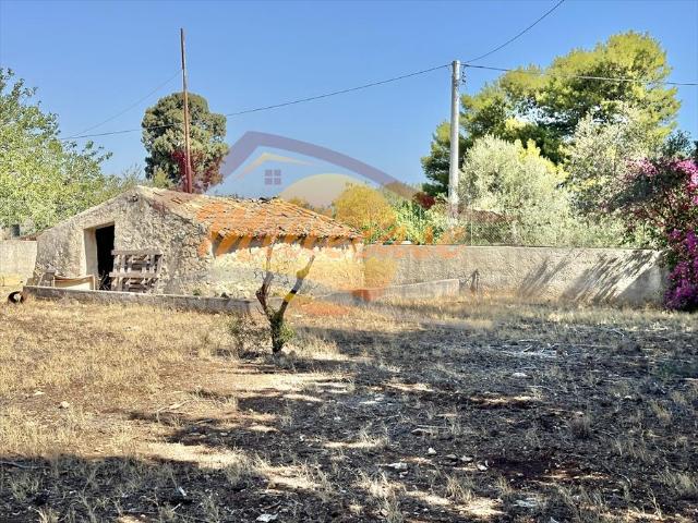 Casa indipendente con giardino in via maria luigi monti, Siracusa