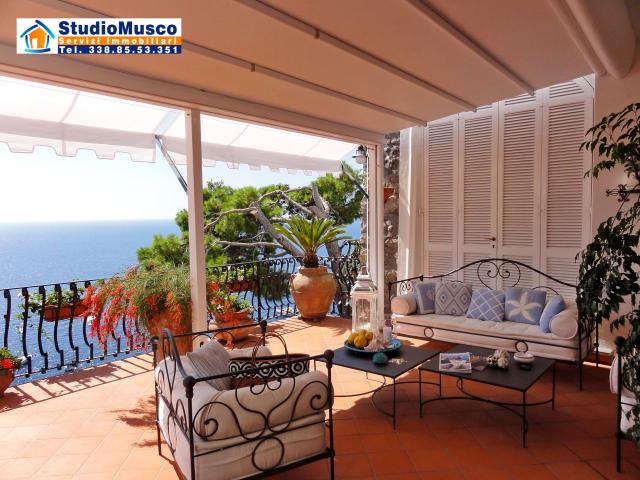 Casa indipendente con giardino in via marina piccola, Capri
