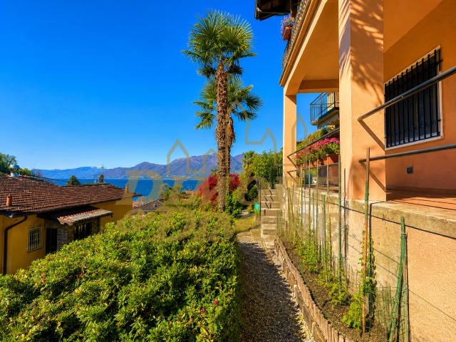 Casa indipendente con giardino in via a. bertoni 49, Luino