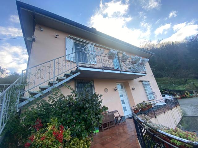 Casa indipendente con giardino in via annunziata 4, Ortonovo