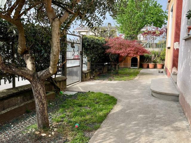 Casa indipendente con giardino in via borgo, Montecchio Maggiore