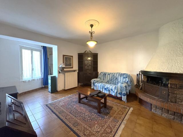 Casa indipendente con giardino in via c. a. fabbricotti, Ameglia