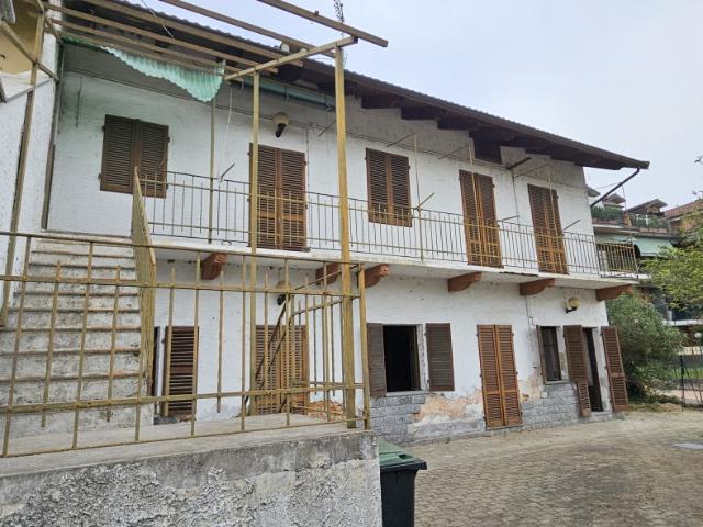 Casa indipendente con giardino in via cappuccini, Chivasso