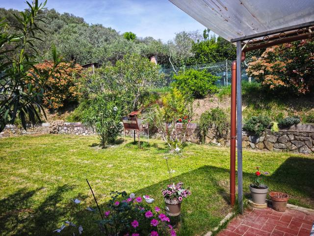 Casa indipendente con giardino in via caprignano, Castelnuovo Magra
