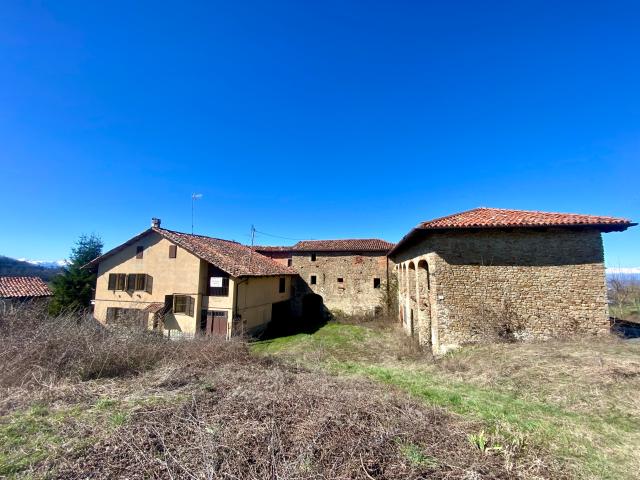 Casa indipendente con giardino in via carlo rovere 3, Bossolasco
