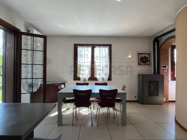 Casa indipendente con giardino in via cavalieri di vittorio veneto 1, Montecchio Maggiore