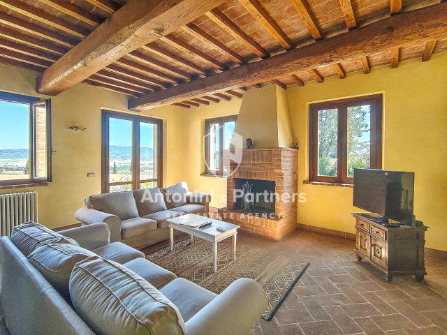 Casa indipendente con giardino in via dei partigiani, Castiglione del Lago