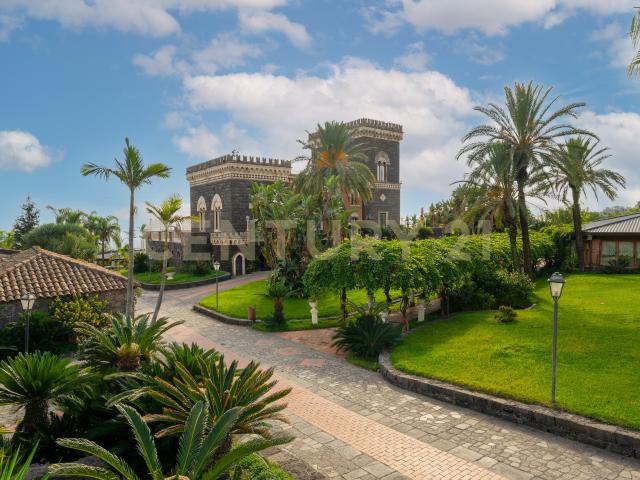 Casa indipendente con giardino in via del castello 4, Acireale