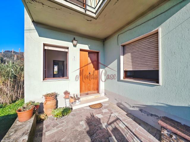 Casa indipendente con giardino in via della grillaia 5, Ortonovo