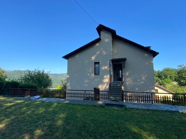 Casa indipendente con giardino in via divisione alpine, Tiglieto