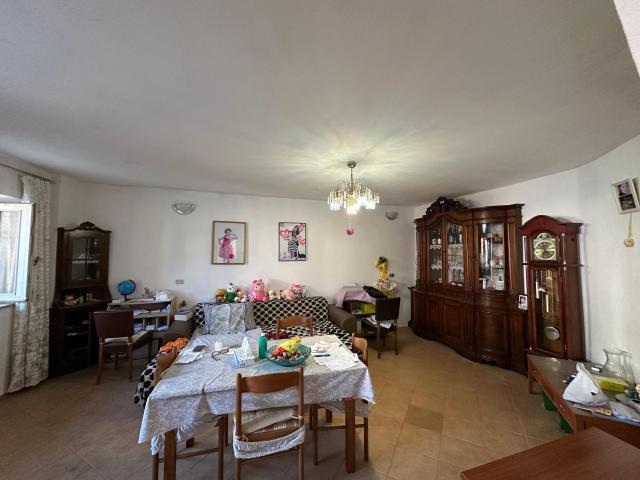 Casa indipendente con giardino in via fratelli necco 15, Caresana
