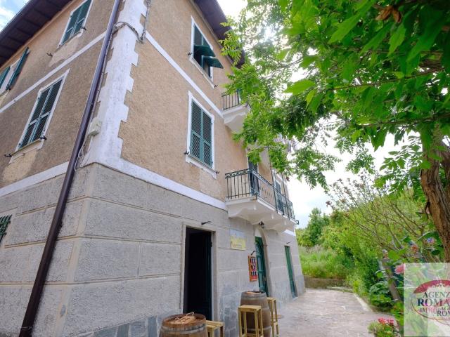 Casa indipendente con giardino in via giovo 130, Pontinvrea