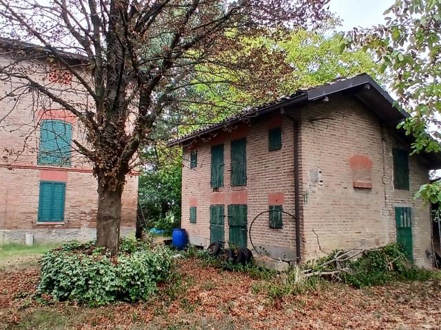 Casa indipendente con giardino in via goito 150, Modena