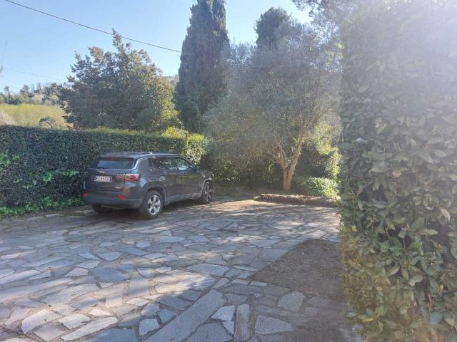 Casa indipendente con giardino in via luigi einaudi 30, Ameglia