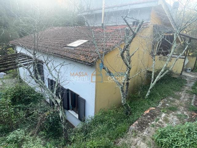 Casa indipendente con giardino in via san vitale 7, Massa