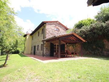 Casa indipendente con giardino in via vecchia provinciale 549, Lucca