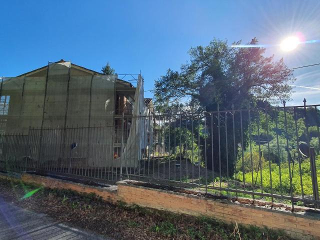 Casa indipendente con giardino in via venarottese, Venarotta