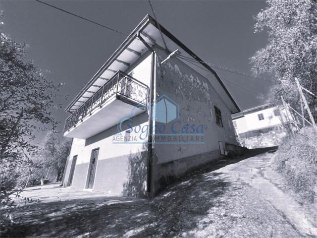 Casa indipendente con giardino, Ortonovo casano