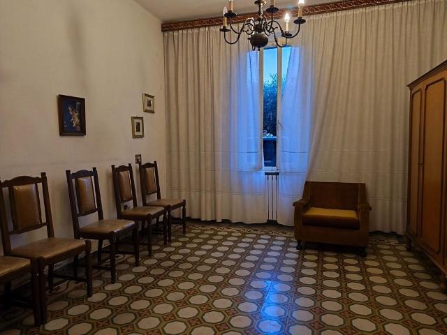 Casa indipendente con giardino, Ortonovo isola