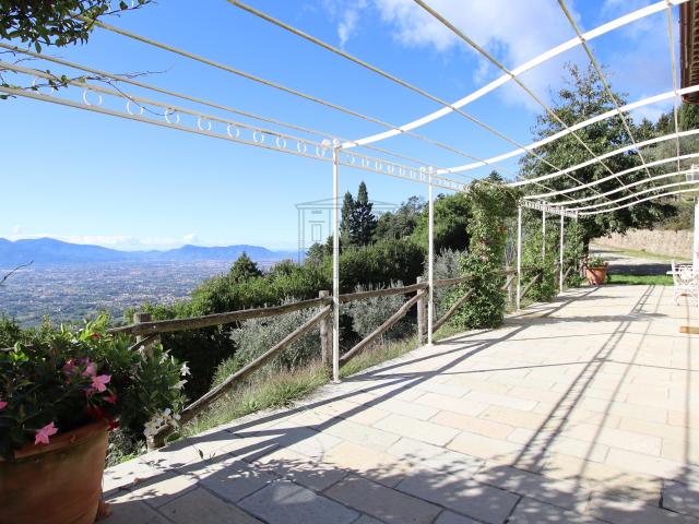 Casa indipendente con giardino, Lucca nord