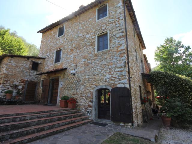 Casa indipendente con giardino, Lucca sud