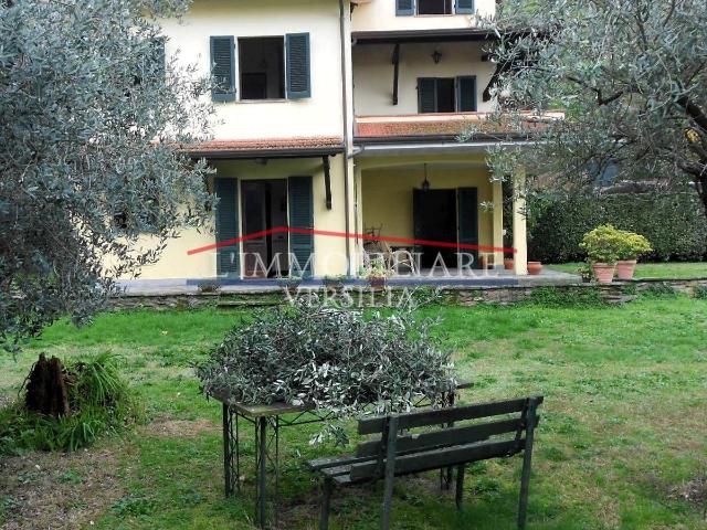 Casa indipendente con giardino, Montignoso capanne