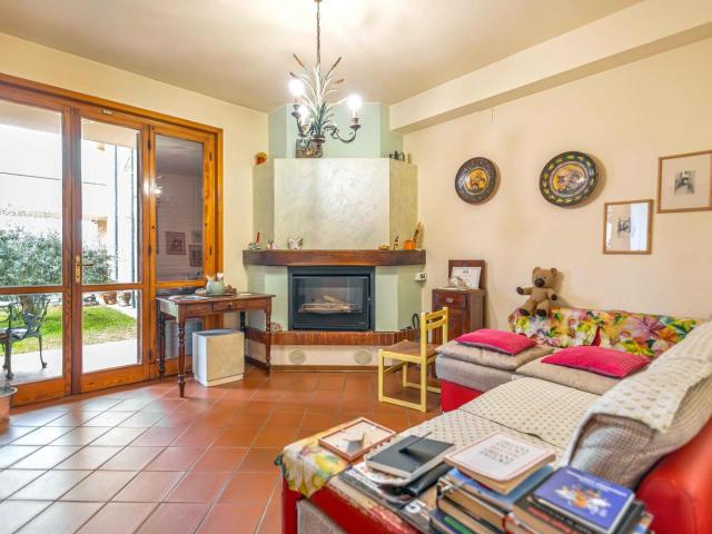 Casa indipendente con giardino, Santa Maria a Monte cinque case