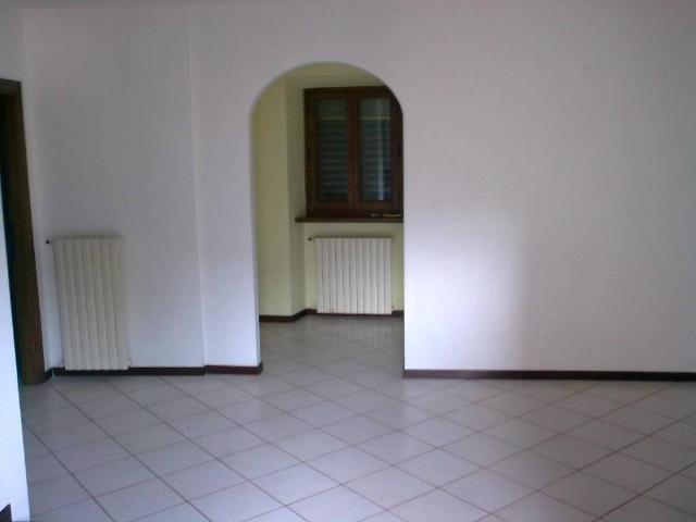 Casa indipendente con giardino a Pescia