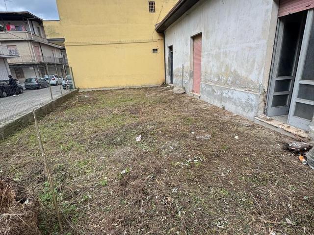 Casa indipendente con giardino, Taurianova semicentrale