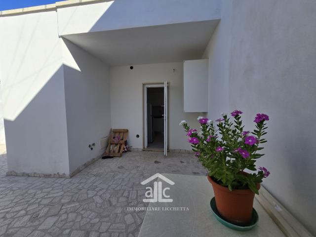 Casa indipendente con scoperto e area solare di proprietà a Borgo San Nicola, Lecce