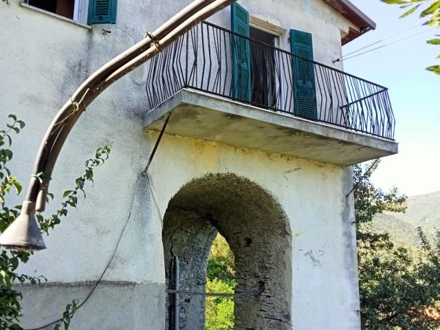Casa indipendente con terrazzo, Calice al Cornoviglio borseda debeduse