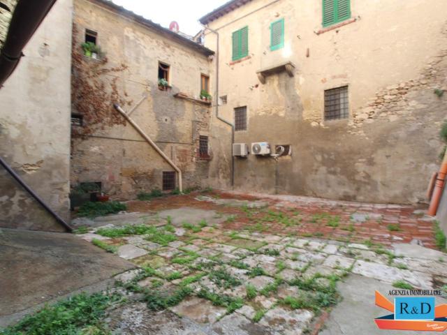 Casa indipendente con terrazzo a Colle di Val d'Elsa