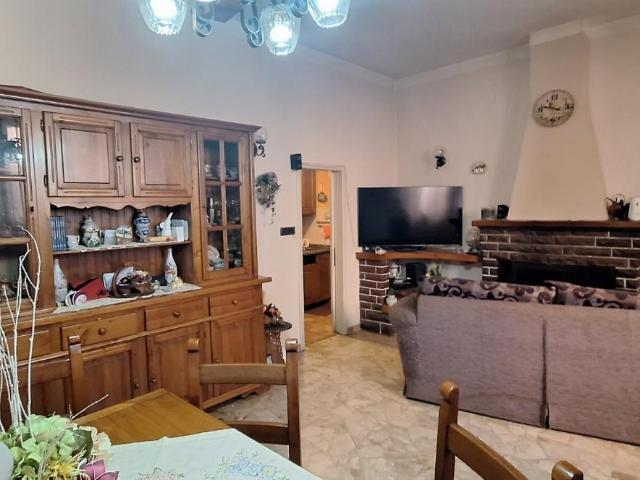Casa indipendente con terrazzo a Gallicano