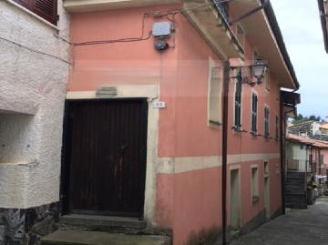 Casa indipendente con terrazzo in via aldo moro 46, Carrodano