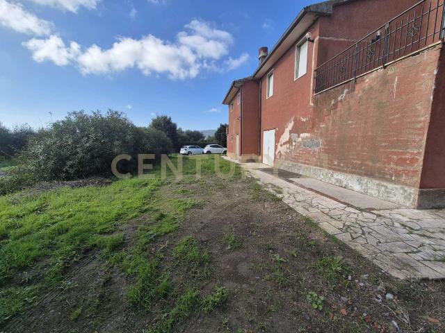 Casa indipendente con terrazzo in via luciano raveggi 6, Orbetello