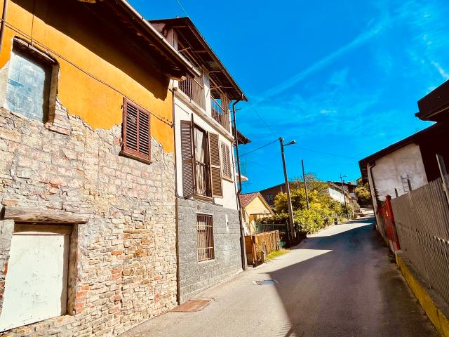Casa indipendente con terrazzo in via padre reginaldo giuliani 10, Belvedere Langhe