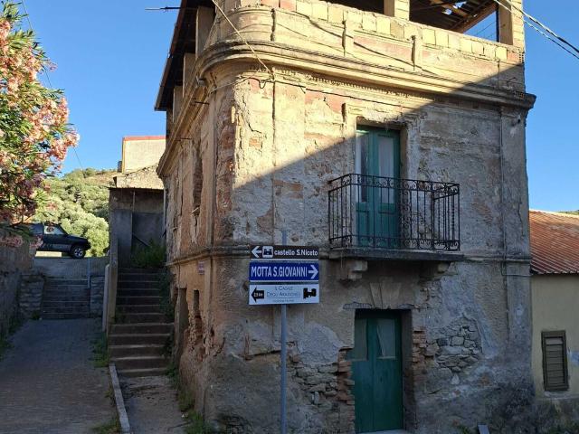 Casa indipendente con terrazzo in via paterriti 19, Motta San Giovanni