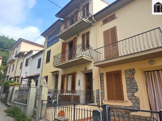 Casa indipendente con terrazzi a Vaiano