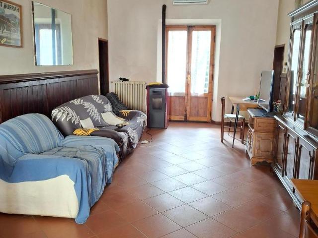 Casa indipendente con terrazzi a Capraia e Limite