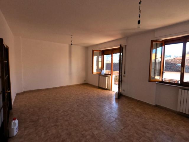 Casa indipendente con terrazzi a Poggibonsi