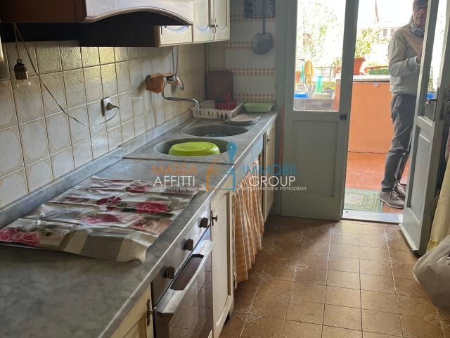 Casa indipendente con terrazzi in via crocello 47, Massa