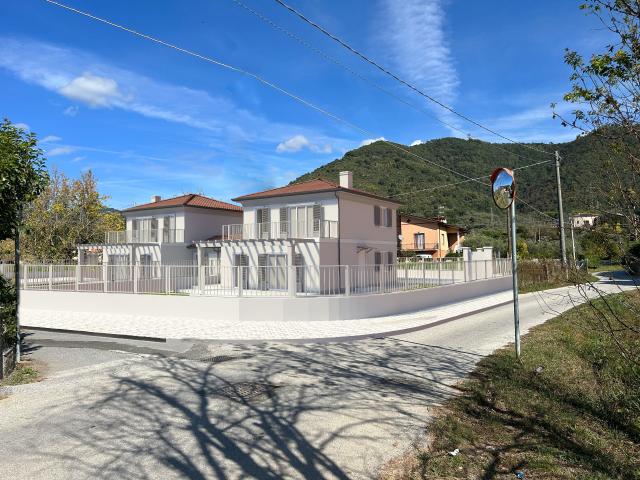 Casa indipendente classe A in via isola 88, Ortonovo