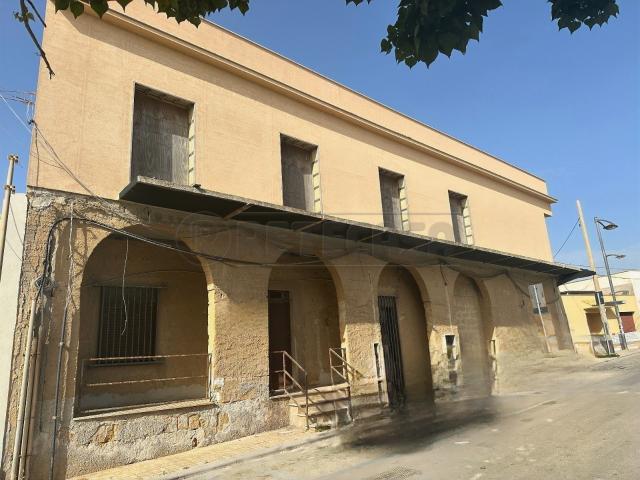Casa indipendente da ristrutturare a Campobello di Mazara