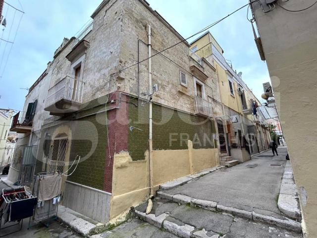 Casa indipendente da ristrutturare a Canosa di Puglia