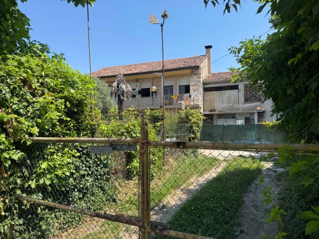 Casa indipendente da ristrutturare a Borgo Veneto