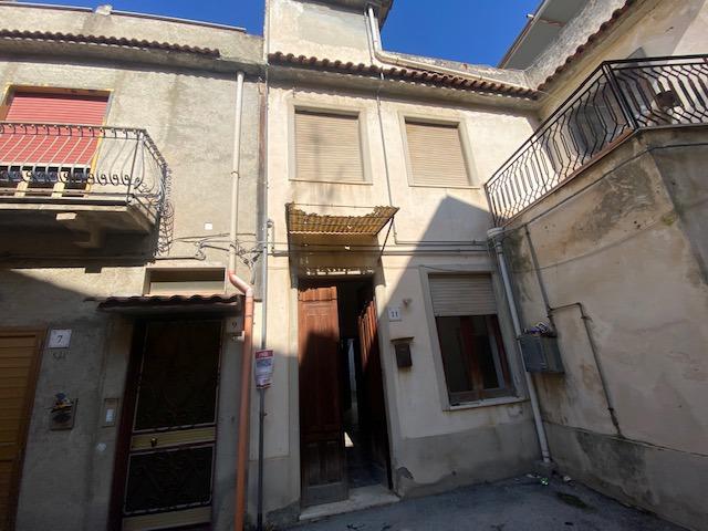 Casa indipendente da ristrutturare a Barcellona Pozzo di Gotto