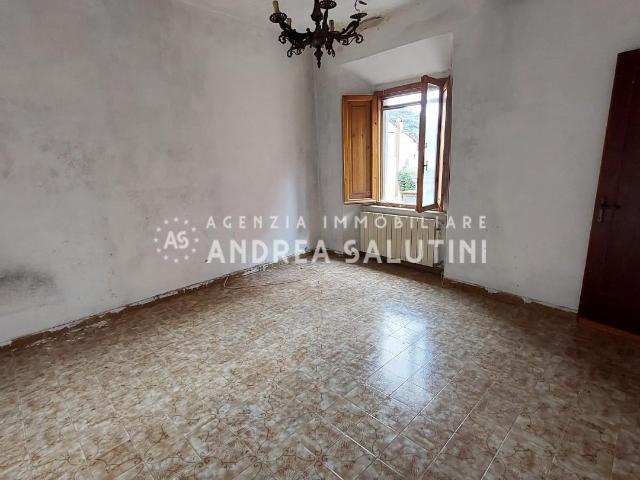 Casa indipendente da ristrutturare a Buti
